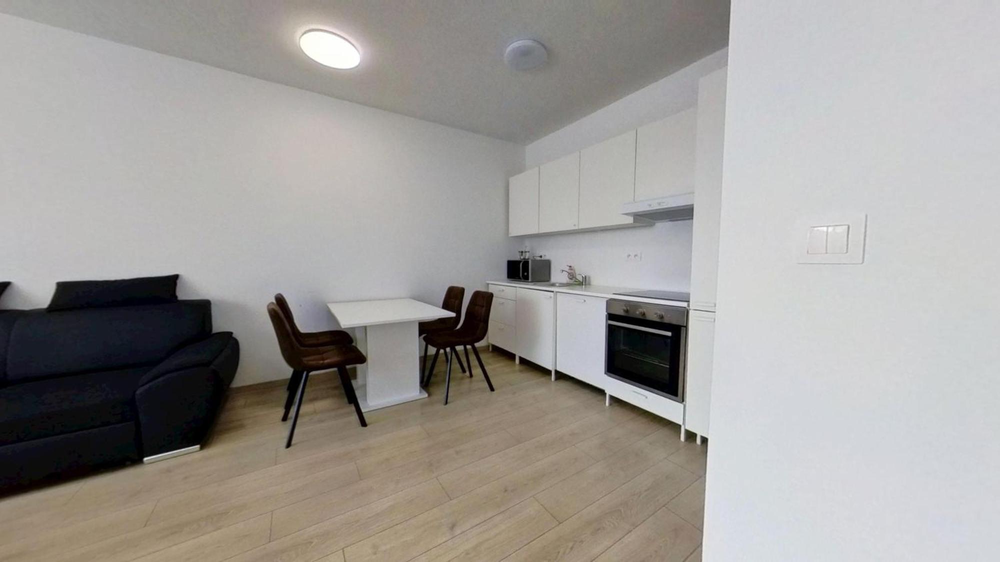 Air-Conditioned 2 Room Apartment, With Terrace, Rovinka, 302 מראה חיצוני תמונה
