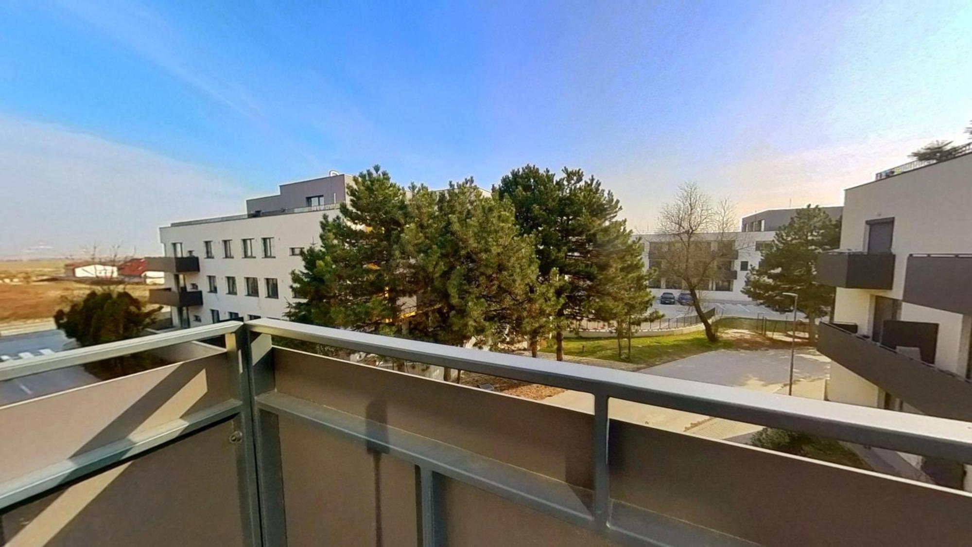 Air-Conditioned 2 Room Apartment, With Terrace, Rovinka, 302 מראה חיצוני תמונה