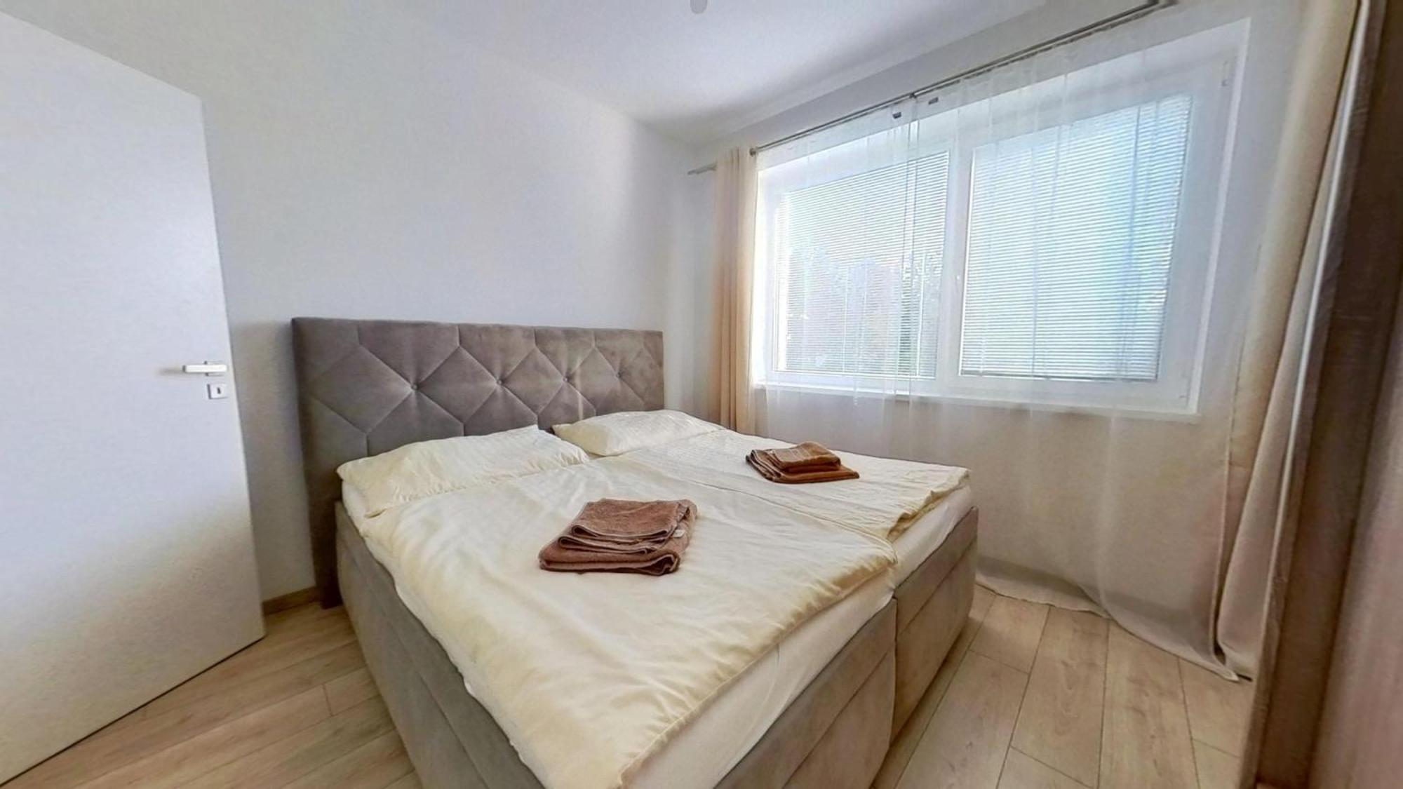 Air-Conditioned 2 Room Apartment, With Terrace, Rovinka, 302 מראה חיצוני תמונה