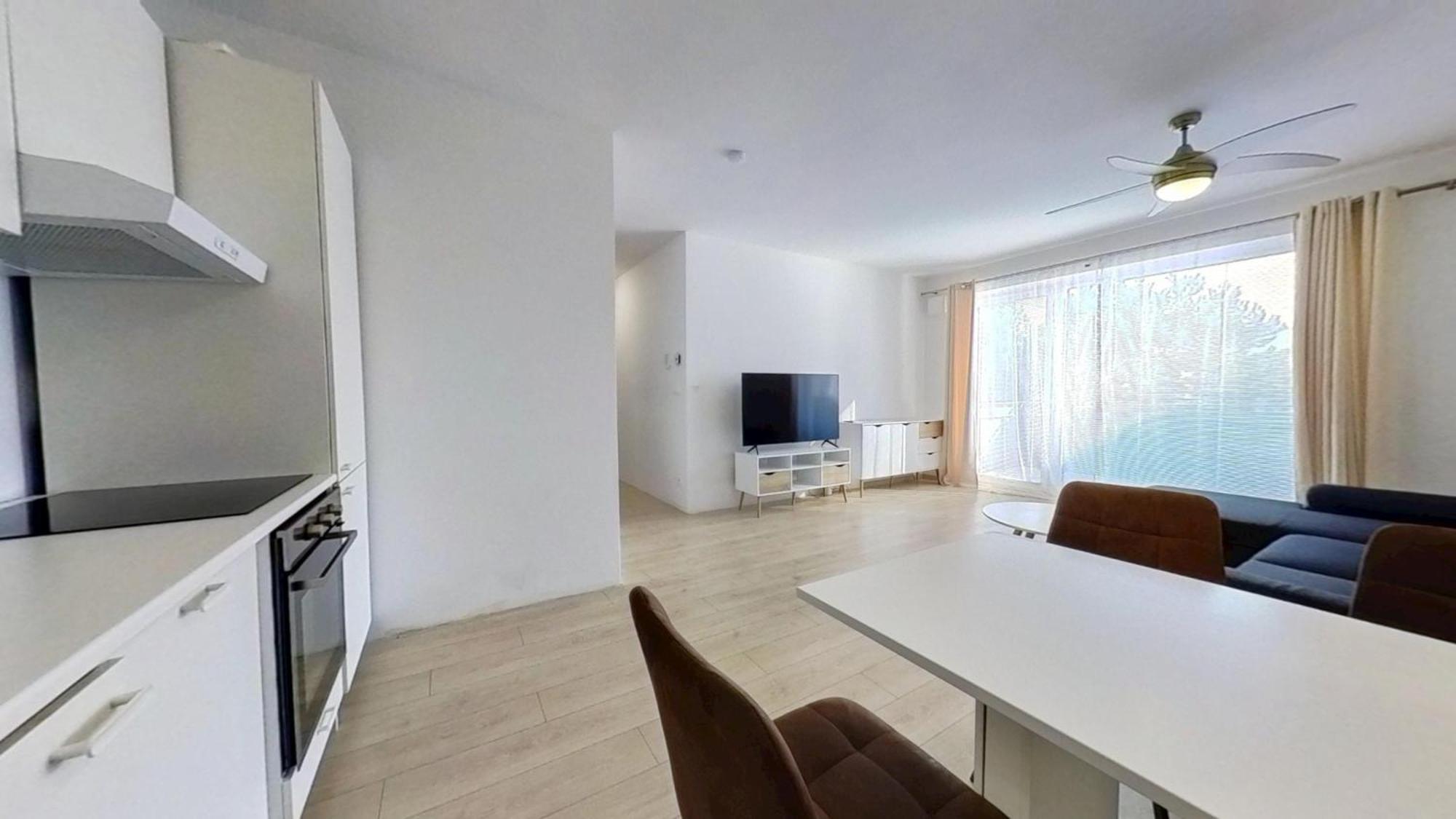 Air-Conditioned 2 Room Apartment, With Terrace, Rovinka, 302 מראה חיצוני תמונה
