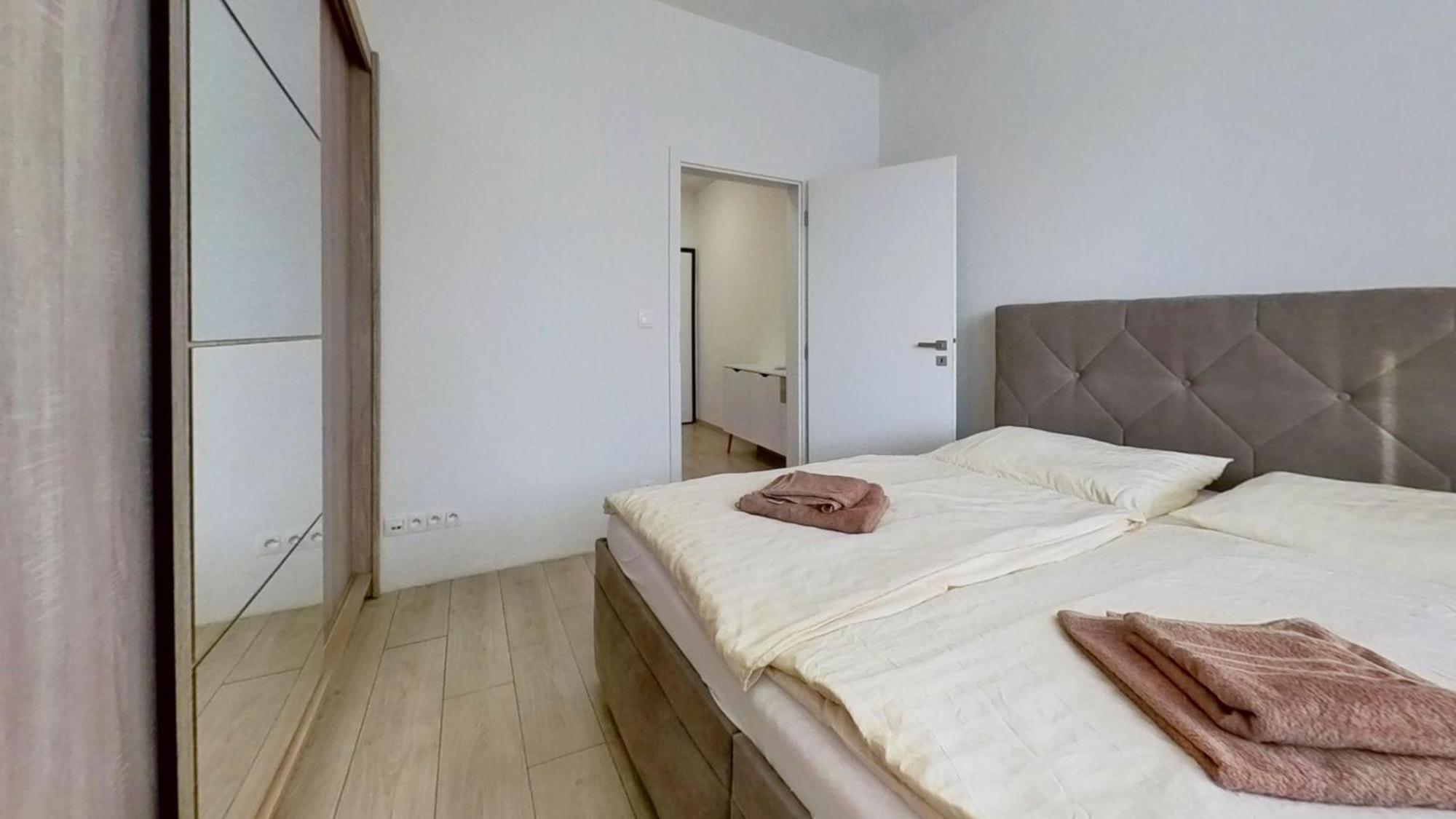 Air-Conditioned 2 Room Apartment, With Terrace, Rovinka, 302 מראה חיצוני תמונה